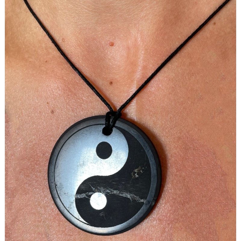 SHUNGITE Yin Yang pendant, round, engraved, 50 mm